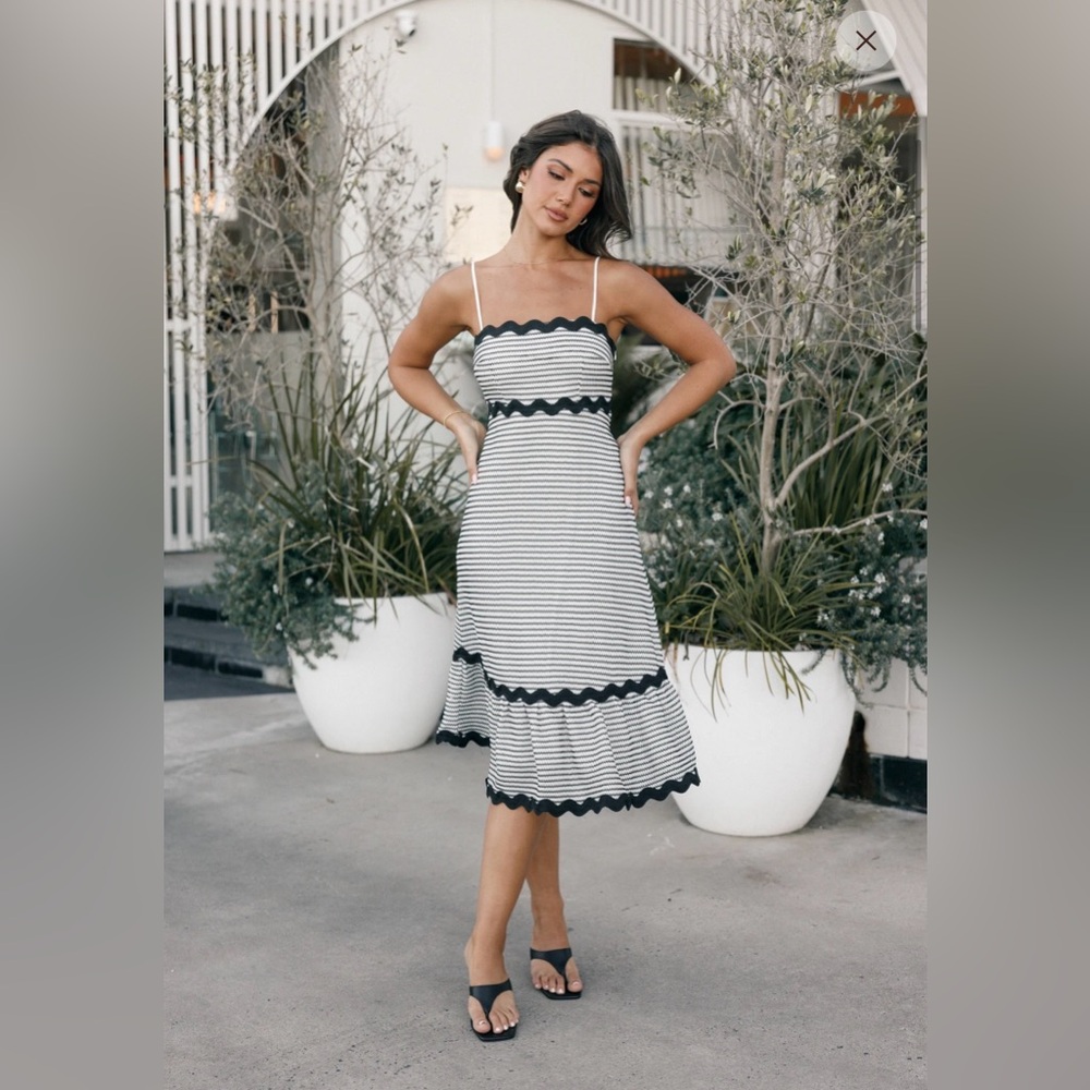 NWT Petal & Pup Savvy Black and White Scalloped Dress M - Picture 2 of 6